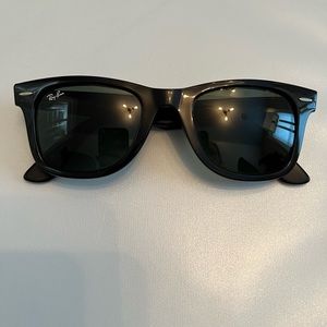 Ray-Ban Wayfarer Sunglasses Black
